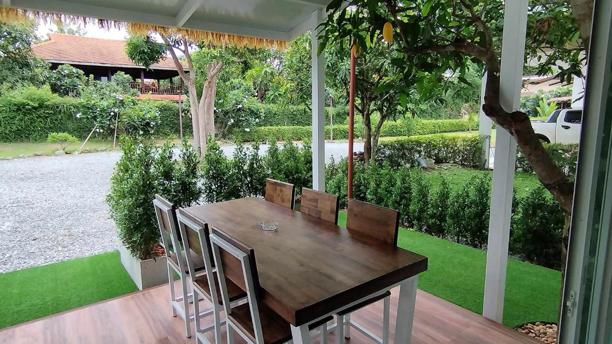 La Villa De Madame Su Chiang Mai Bagian luar foto